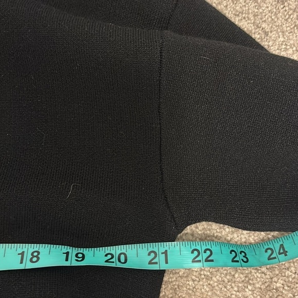 Max Studio London Elegant Black Sweater Sz Medium - Picture 9 of 12